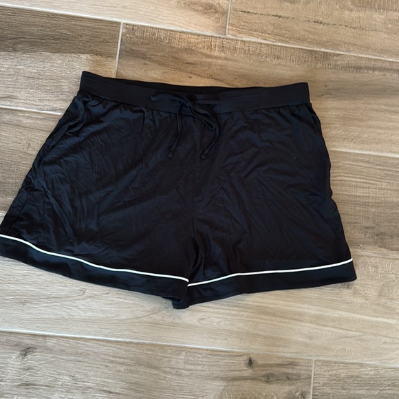 NWT Cozy Earth XL Bamboo Stretchknit Classic short sleeve short PJ set - Picture 8 of 9